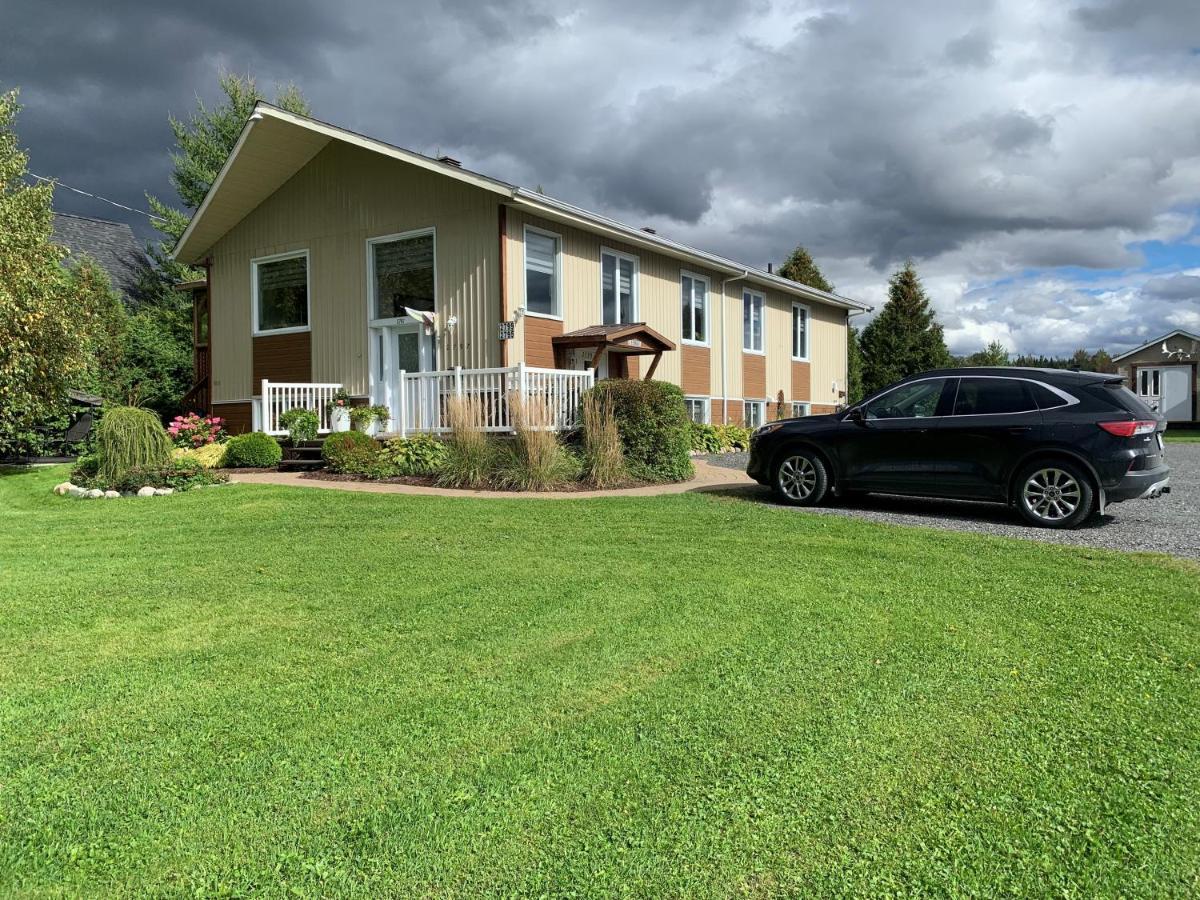 Logement 3 ,5 Entierement Prive Lac-Megantic Bagian luar foto